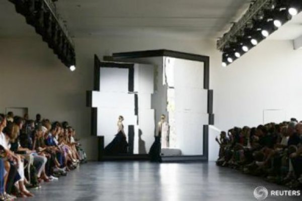 La 13 ani după atentate, moda defilează la World Trade Center